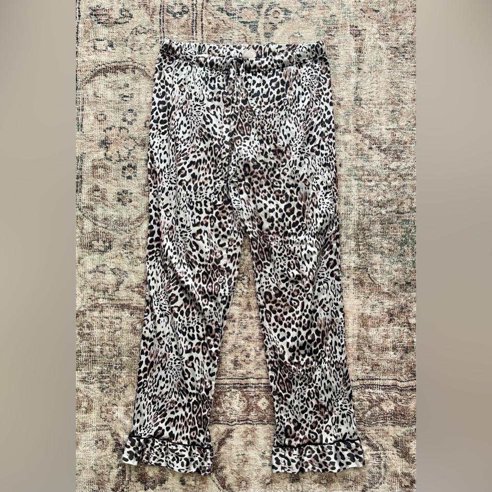 Victoria’s Secret Cheetah / Leopard Satin Pajama Pants Size Medium Short